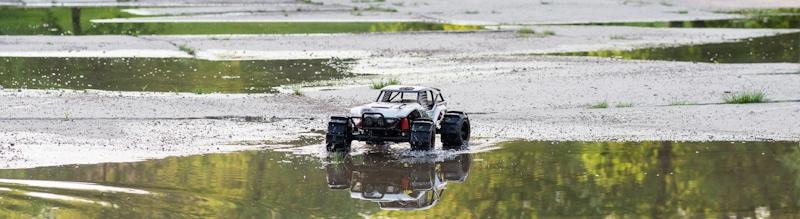 rc car on water